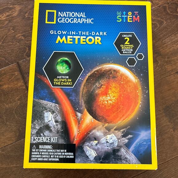 National Geographic Glow in the Dark Meteor STEM Science Kit Kids - Picture 1 of 3